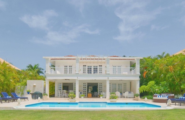 Tortuga B10 - Cozy villa in beach resort with staff and view of golf course