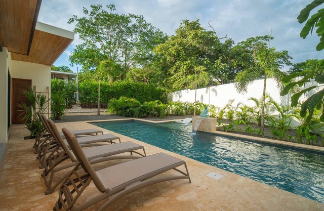 TOTAL PRIVACY! NEW 6 BDRM/6BATH VILLA, WALK to BEACH, 44' POOL/Spa/Cold Plunge,