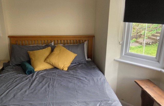 Totnes 4 Bed Family HomennShort Walk into the centre