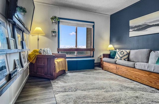 TOTW324 Stunning Views Ski In/Out WiFi Slopeside