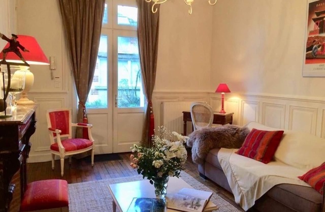 Tours Centre, apartment and garden in 19th century house