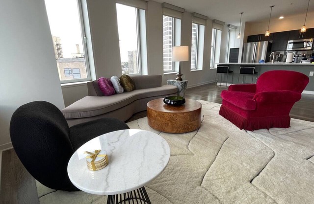 Tower280 LUXE One-Bedroom Corner Unit with Views!