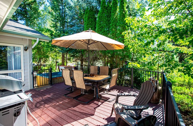 Town Home with Hot Tub, Sleeps 6 in Meadow Lake Resort and Golf Course