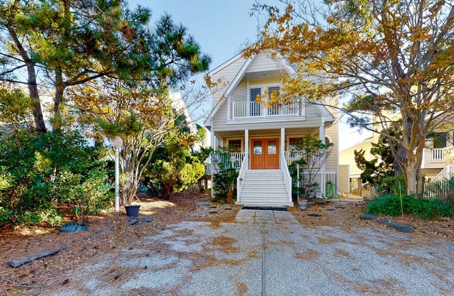 Town of Bethany Beach oceanfront home with pool & tennis access, washer/dryer