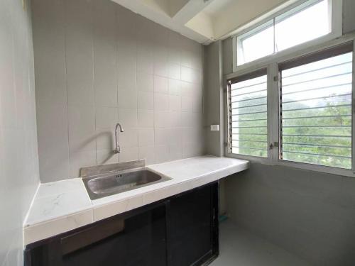 Townhouse, 500m the Pink Line MRT, Near Airport