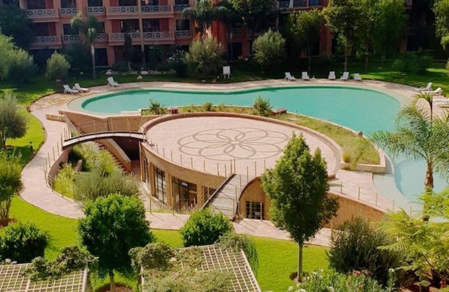 Très bel Appartement en Face de la Piscine Dans 1 Résidence Très Haut Standing