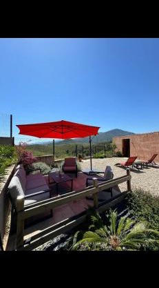 Très jolie mini villa douillette avec vue sur montagne