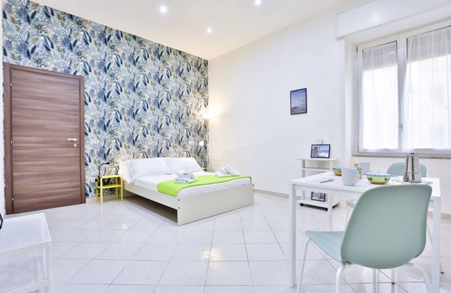 Track Station Studio Apartment - with Netflix