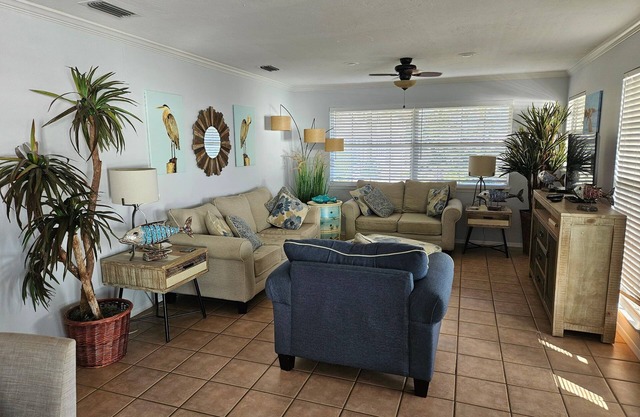 Tradewinds Cottage 23 - Amazing Bay View! Beach, Pool Access!