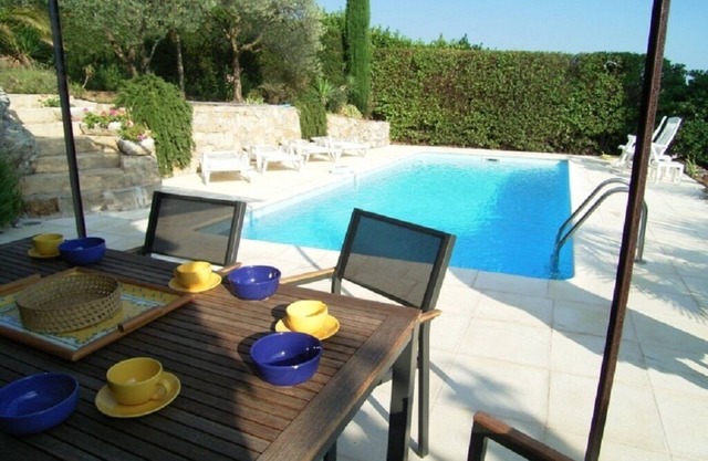 Traditional Family Villa A/C, 3 bedrooms, sleeps 6, easy walk to the village