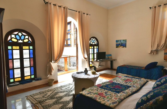 Traditional riad with modern comfort 6/8 per in the heart of the medina.
