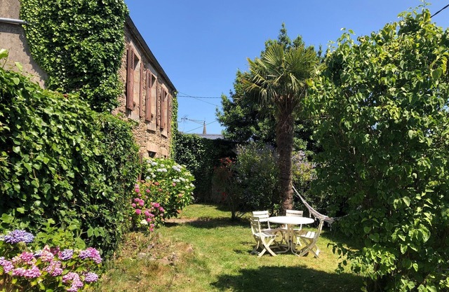 TRADITIONAL STONE HOUSE FOR FAMILY NEAR THE SEA