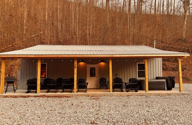 Trailside Lodge | 10 Sec to Trail, Hot Tub + Fire Pit