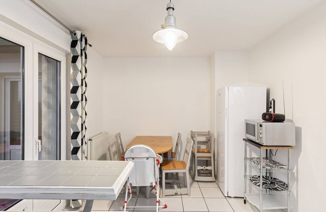 Tranquil Holiday Home in Englesqueville-la-Percee with Garden