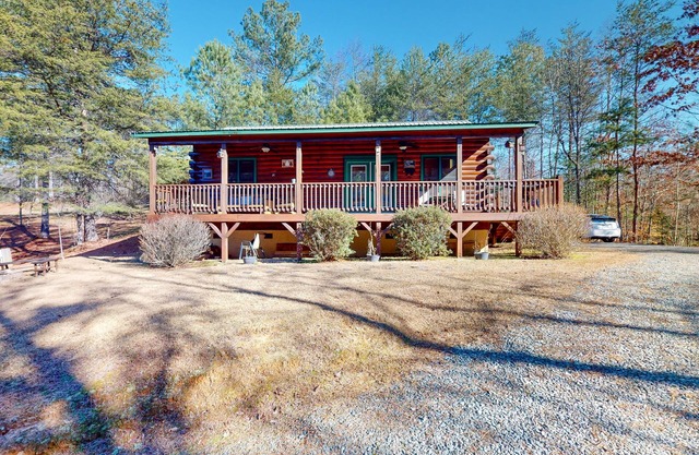 Tranquil 2BR Cabin Retreat with Wifi, Full Kitchen and Pet Friendly