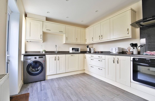 Tranquil 3-bed Home in Cardiff