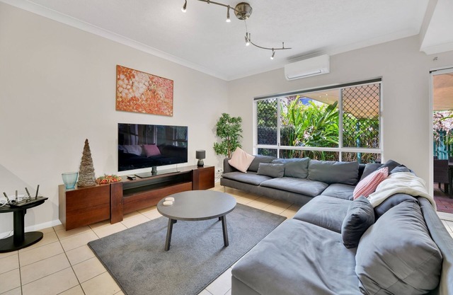 Tranquil 3-Bed Unit with Lush Garden Views