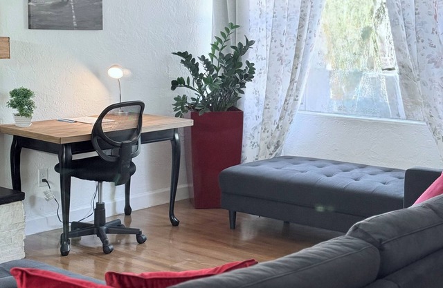 Tranquil 3-bedroom house in Sanford with AC, WiFi