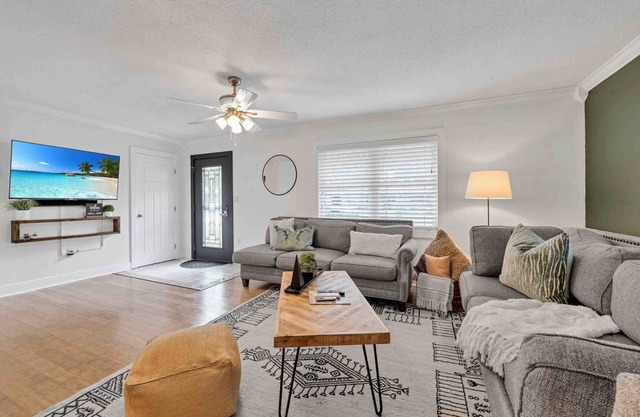 Tranquil 3BR Family Home in Shalimar Near Water