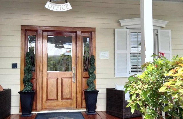 Tranquil bed & breakfast with AC in Key West at Heron House