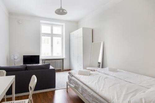 Tranquil City Studio, All Essentials, Seamless Check In