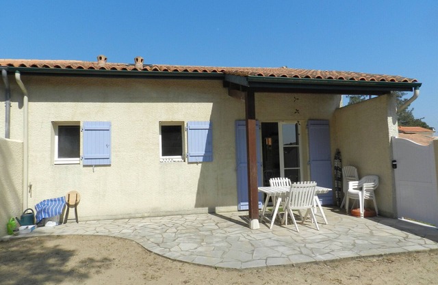 Tranquil Escape: House with Private Garden, 150m from the Forest and 20min to the Beach