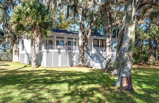 ~ Tranquil Low Country Cottage ~Water Views ~Private Setting