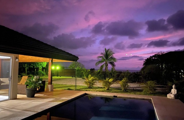 Tranquil Oceanview Kasa Kurij with Pool, amazing Sunsets, Beach, Surf & GeoDome!