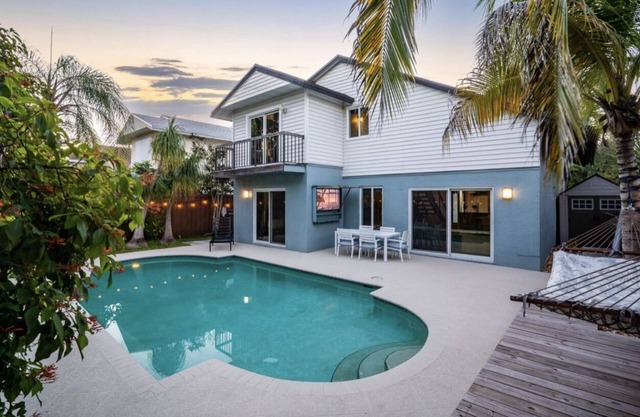 Tranquil & Private Villa ☀️ Salt water pool, 10 Min walk to Beach!