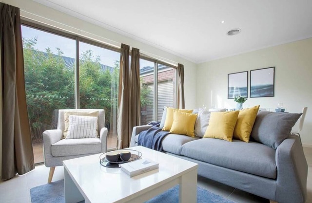 Tranquil Retreat in Point Cook Spacious 5BR Oasis