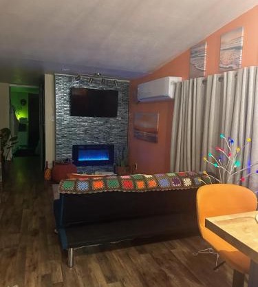 Tranquil Riverfront Escape Mountain Views Jetskis