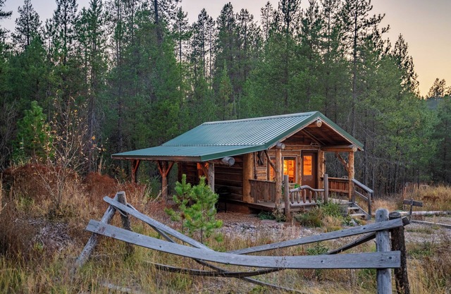 Trapper's Cabin, 7 Min to Glacier, Dogs Welcome