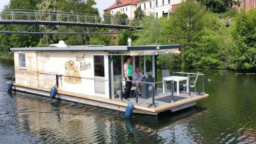 Traumhaus-auf-dem-Wasser-Modernisiertes-Hausboot-13-x-4-m
