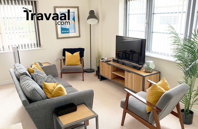 Travaal.©om – 2 Bedroom Apartment – Farnborough