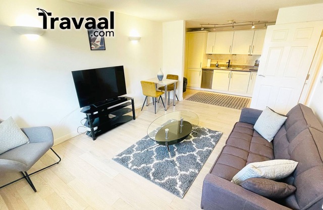 Travaal.©om – 2 Bedroom Apartment – Farnborough