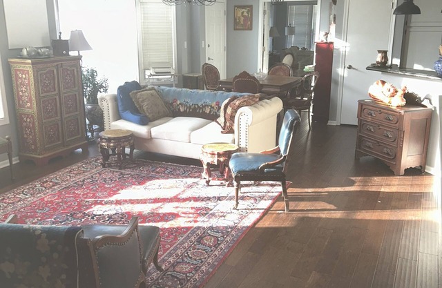 Traveling Nurse: Des Moines Room cozy1BR full-1BA WiFi laundry+ townhome-common