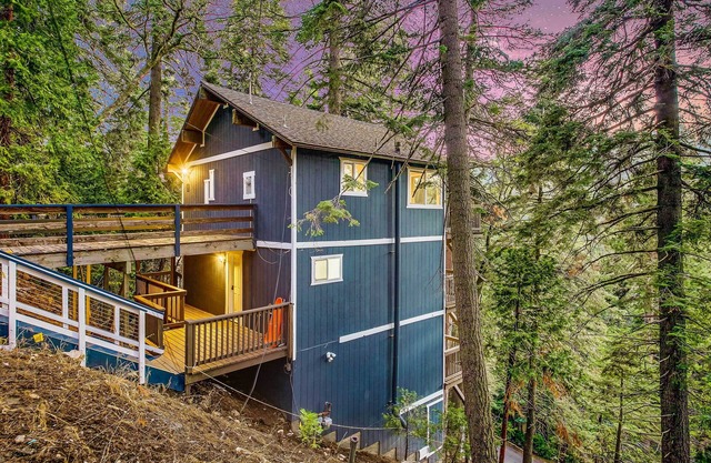 Tree-Lined Lake Arrowhead Cabin ~ 1 Mi to Village!