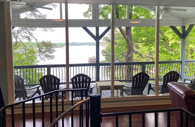 Tree Top Cove on Lake Tillery- Family Friendly Waterfront Escape