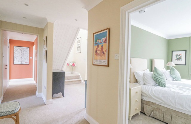 TREE TOPS, pet friendly, with a garden in Newport, Pembrokeshire