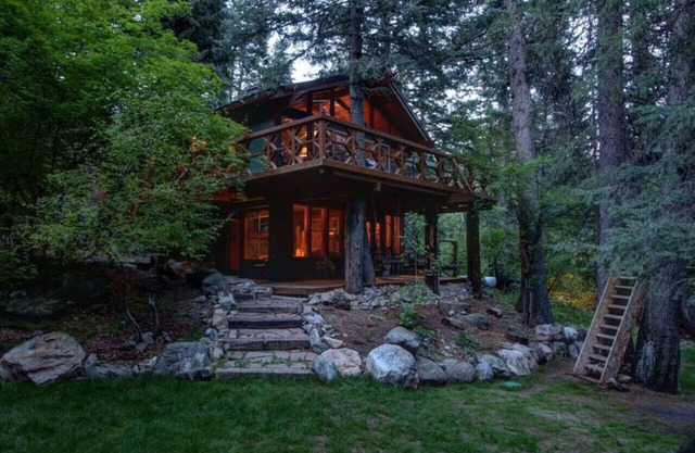 Treehouse on The Stream Porch & Yard Swings Deck w/hot tub Mountain Cabins Utah