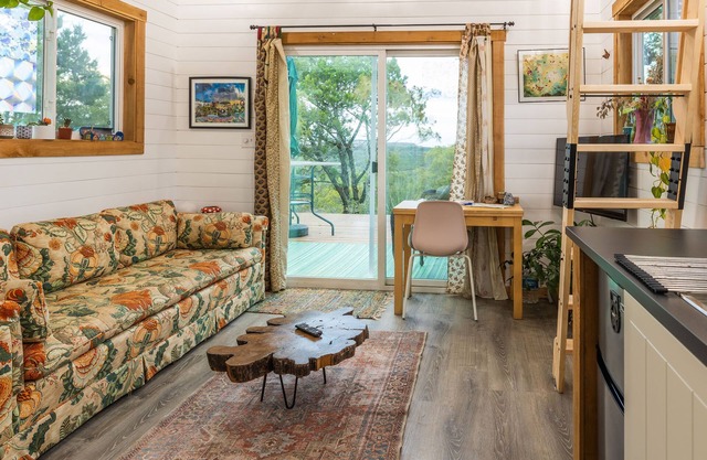 TREETOP CABIN @Hidden Valley Campgrd; connect with nature and hill country views