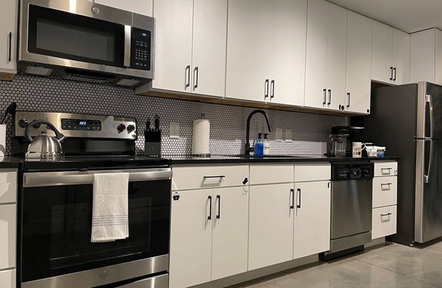 Trendy 1-bedroom apartment with a pool