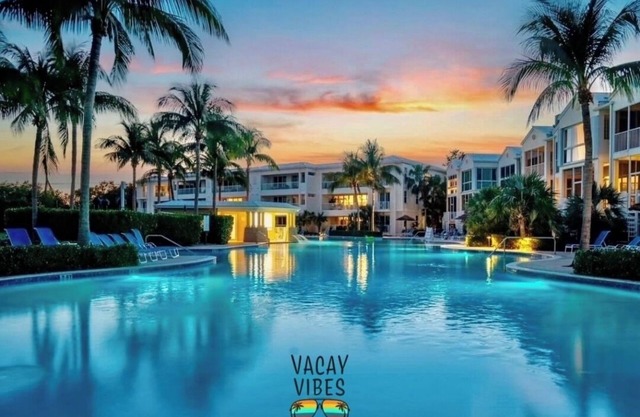 Trendy 4BR Retreat in Key Largo –Pools, Beach, Marina, Coffee Bar, Pickleball