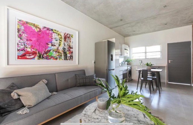 Trendy Melrose Apartment