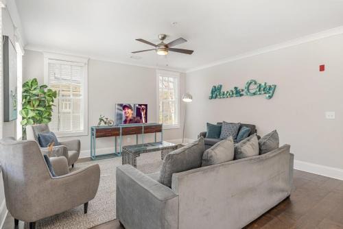 Trilogy - Private Porch - Walk to Centennial Park