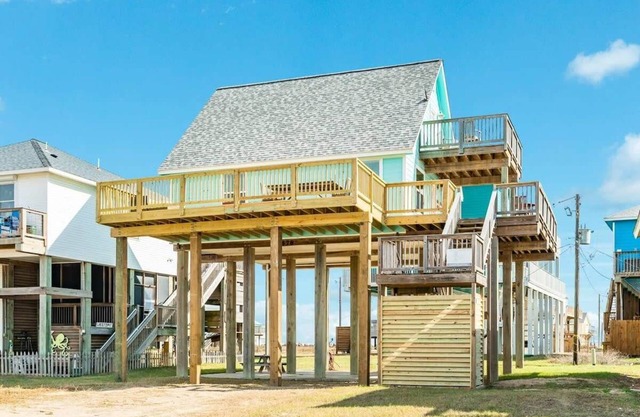 Triple the Views! 3 Decks Overlooking the Sparkling Sea