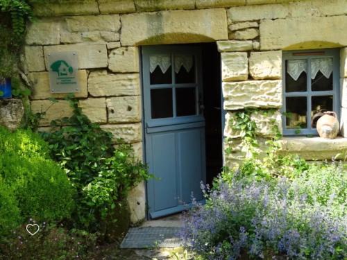 Troglo - gîte dans la pierre