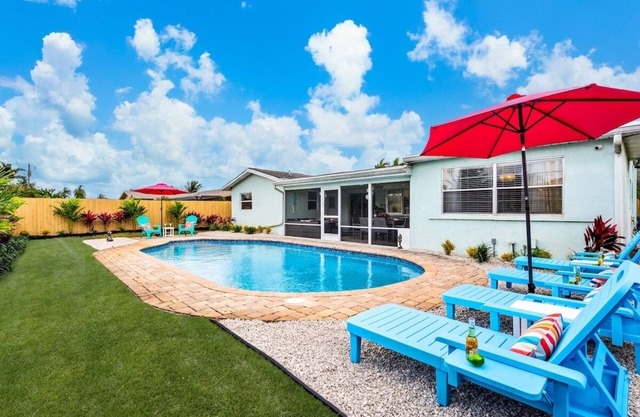 Trop Chic Pool Home Lanai, Pool Table, Ping Pong