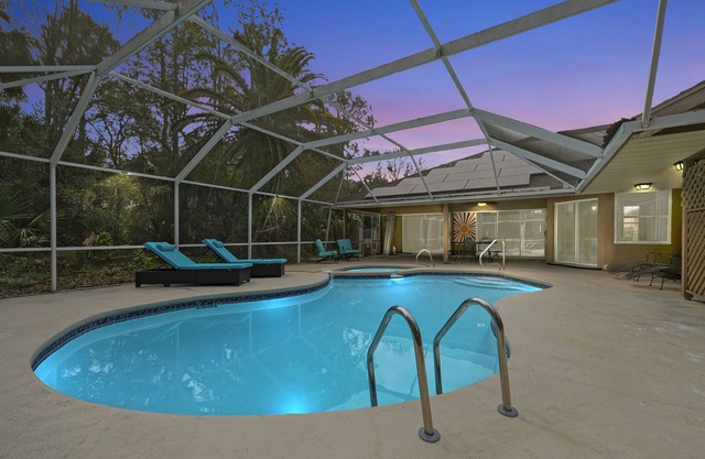 Tropical Escape – Heated Pool & Palm Breezes