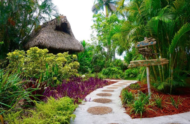 Tropical Pier-Close Pool Retreat